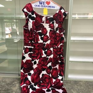 A knee length short sleeve dress